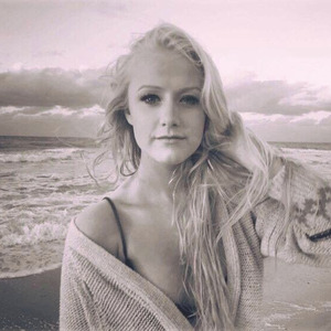 我下载一个男人日三个以上的女人p
